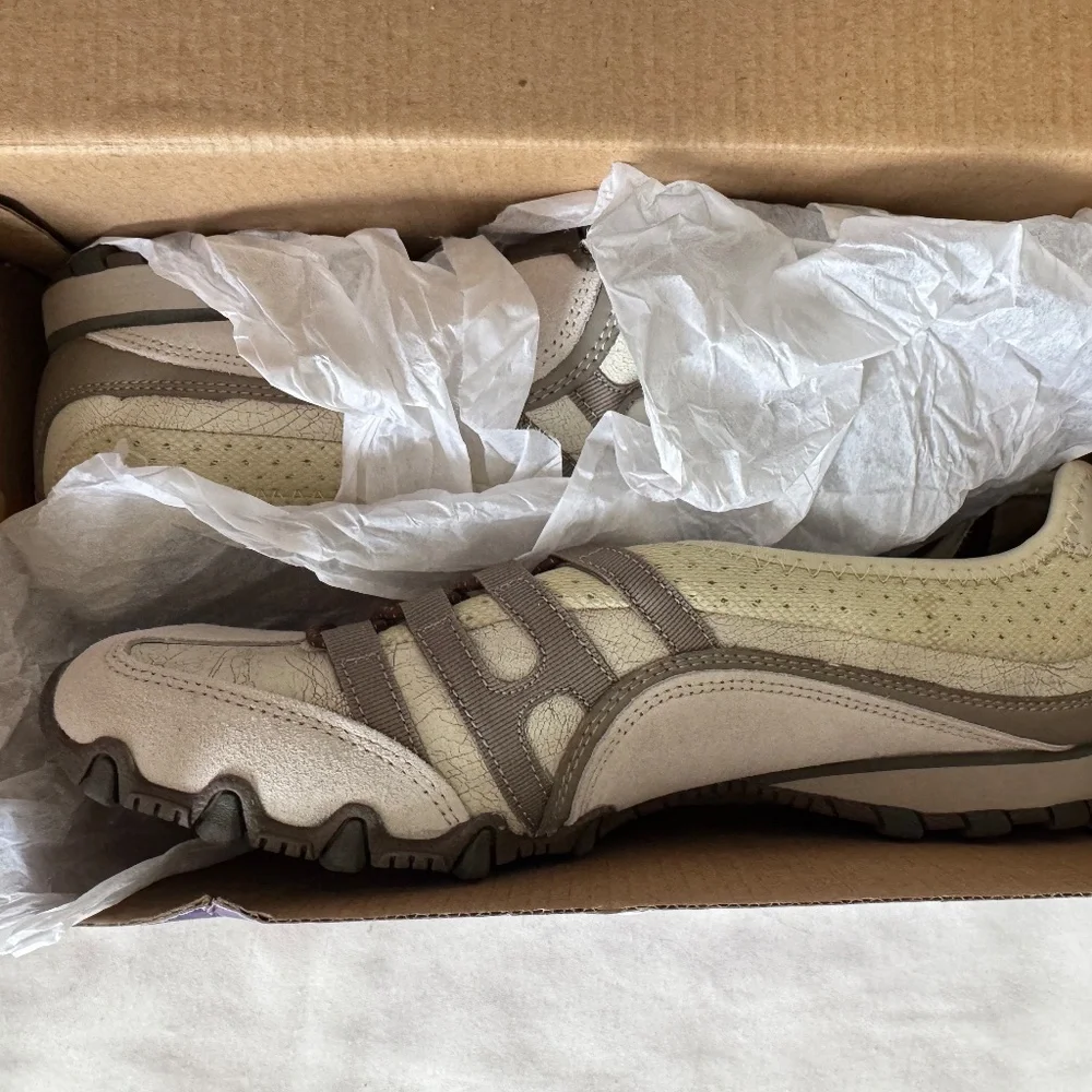 Skechers Women's 8.5 off white Point-Blank NWT - Picture 8 of 11